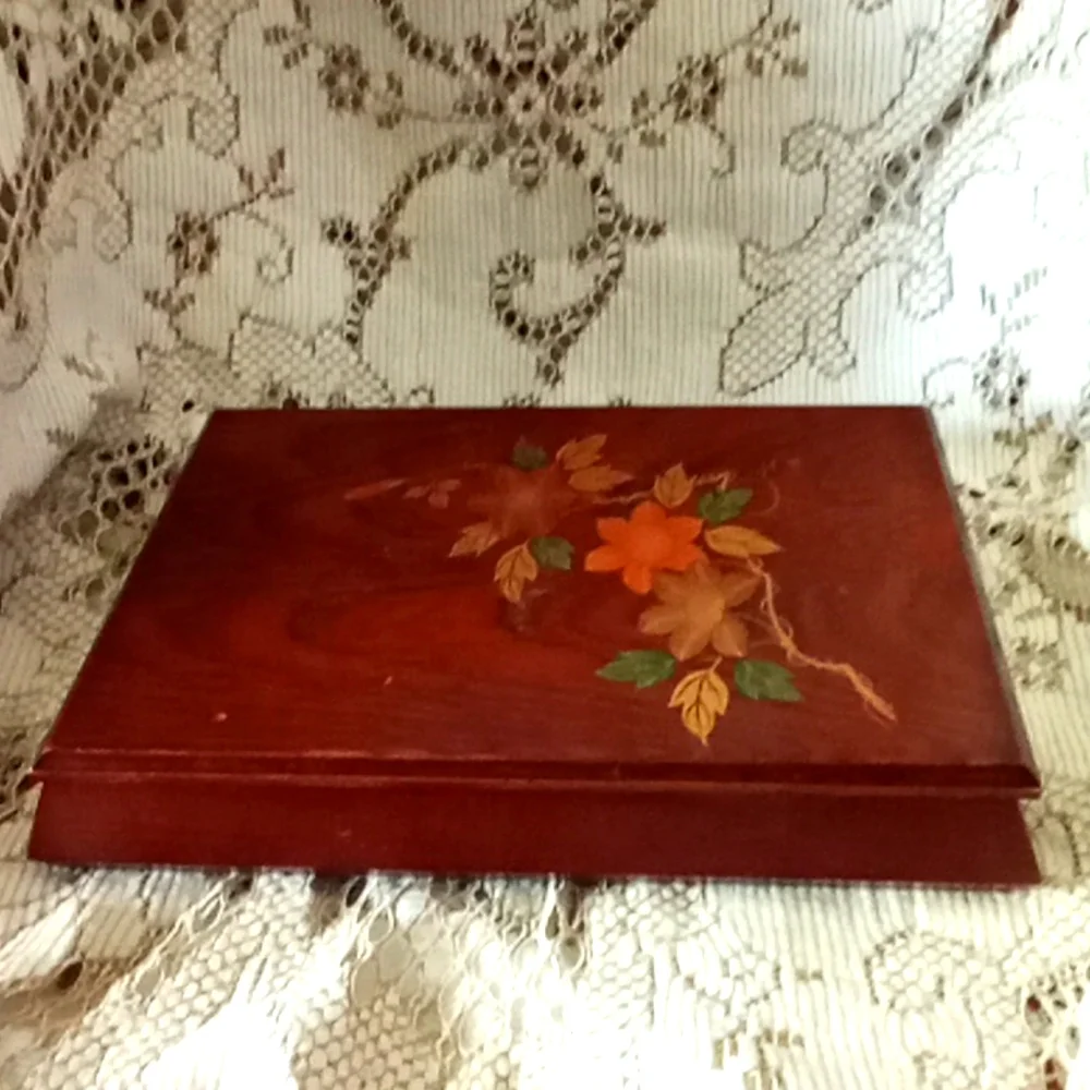 Beautiful oriental wood grain gold leaf box
